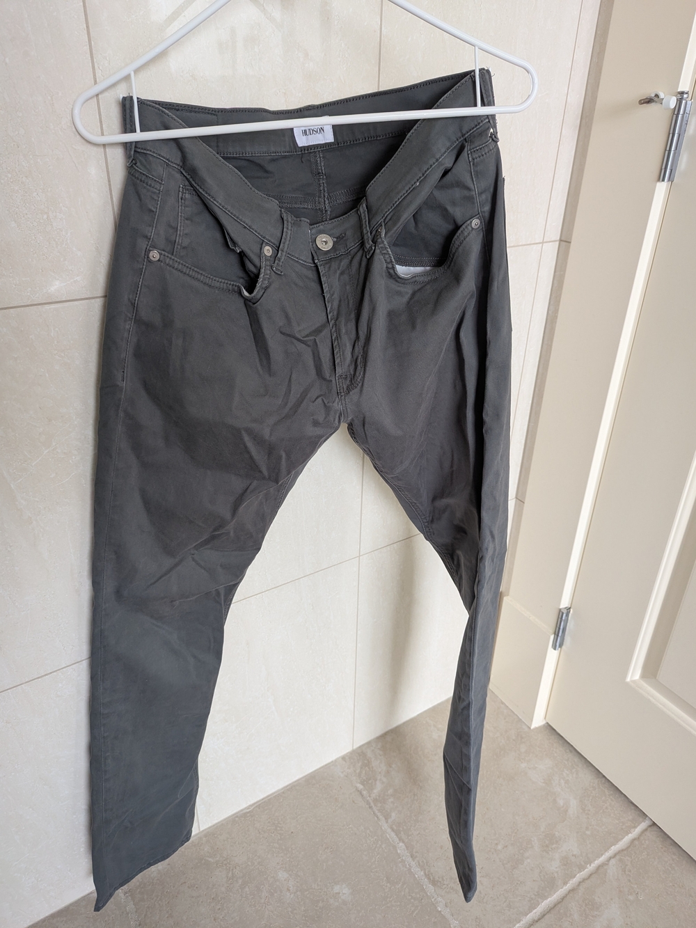 Hudson Jeans Men’s Straight Chinos in Charcoal